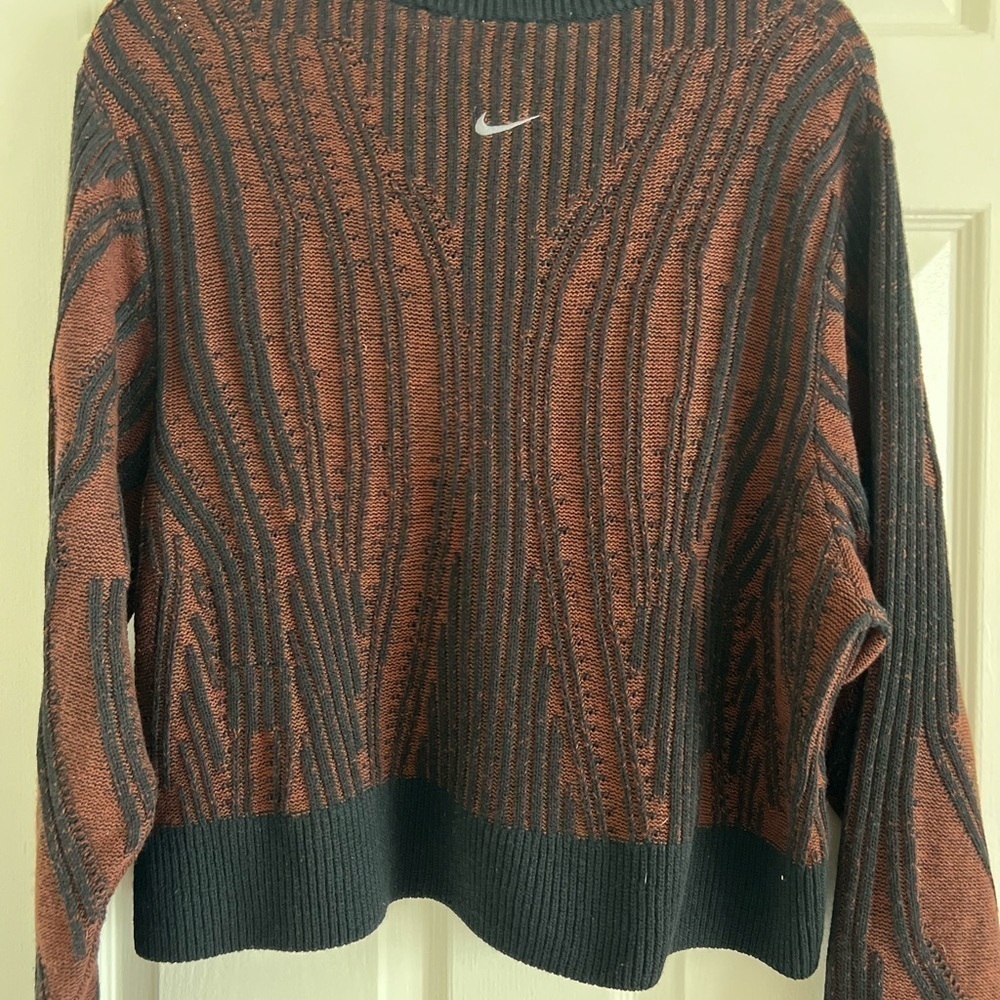 Nike yoga sweater. Cropped. EUC. Size Medium. - Picture 7 of 12